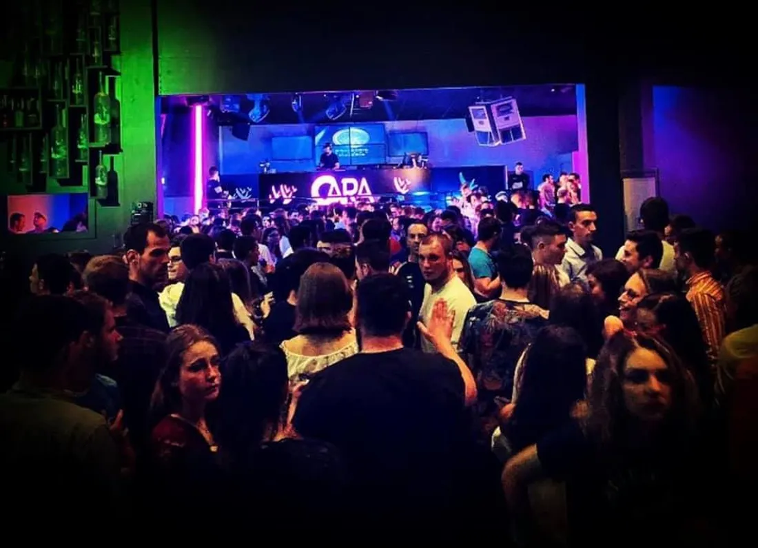 CaraClub Azé foule musique lumières discothèque_CaraClub 53